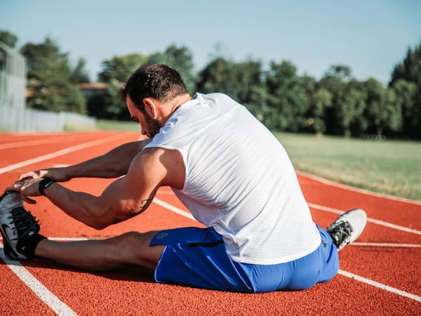 Pourquoi et comment bien s'étirer après la course ? (Guide Complet)
